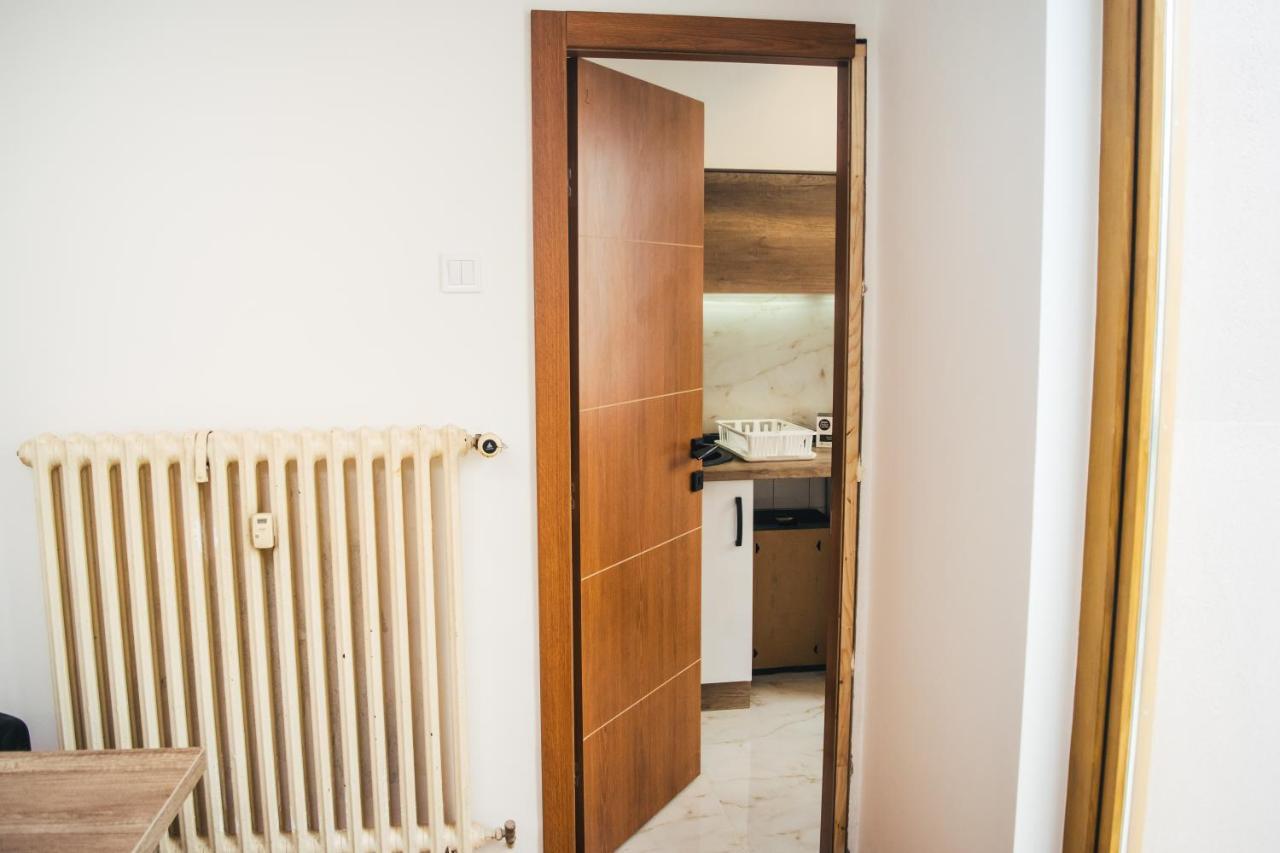 Apartamento Aparment Theatre Ni Exterior foto