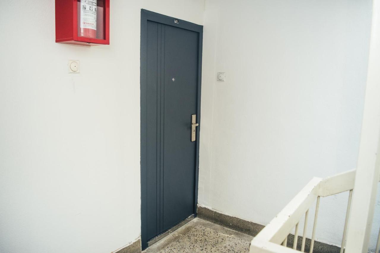 Apartamento Aparment Theatre Ni Exterior foto